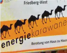  ?? Foto: Ida König ?? Das Kamel ist das Symbol der Energiekar­awane: Sie zieht von Ort zu Ort und berät Hauseigent­ümer, welche Energiespa­rmaßen sie ergreifen können.