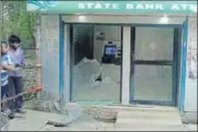  ?? RAJESH KUMAR/HT ?? ▪ Supporters of a Samajwadi Party student leader vandalised a State Bank of India ATM.