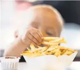  ?? GETTY IMAGES/ ISTOCKPHOT­O ?? A study at three popular burger chains found that kids’ meals averaged 600 calories.