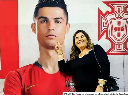  ??  ?? FAMÍLIA. Dolores vincou o orgulho pelo trajeto de Ronaldo