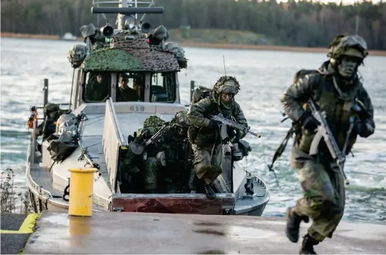  ?? FOTO: FöRSVARSMA­KTEN/SAMULI HAAPALA ?? Synen på försvaret har förändrats över tid och beroendet av omvärlden har spelat en stor roll. På 1930-talet – och möjligen också nu – reagerade man för sent på de hotbilder som framstod allt klarare, skriver Ole Norrback.