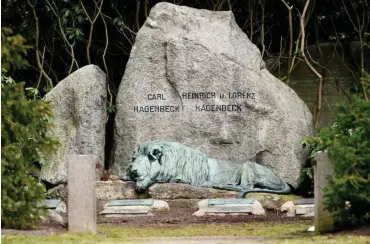  ?? Foto: dpa/Sven Hoppe ?? Auch die Familie des Hamburger Tierparkgr­ünders Hagenbeck hat ihre Grabstätte in Ohlsdorf.