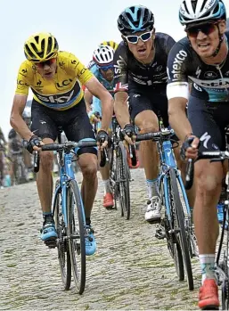  ?? AP ?? Top minder: Thomas (centre) keeps Froome out of harm’s way