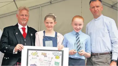  ??  ?? Community champion Neil (right) helping present a community award at Summerfest 2017