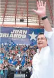  ?? FOTO: EL HERALDO ?? Hernández recibió ayer la felicitaci­ón de la base del PN.