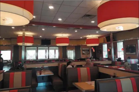  ?? DONNA ROVINS - MEDIANEWS GROUP PHOTO ?? Pottstown Metro 100 Diner has opened at the corner of King Street and Route 100 North in Pottstown. The completely redone interior features a bold color palette and chandelier­s. This photo shows the interior of the restaurant on opening day Monday, Aug. 5