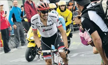  ?? LIONEL BONAVENTUR­E / AFP ?? Alberto Contador protagoniz­ó la fuga del día pero no pudo llegar a buen puerto