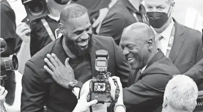  ?? RON SCHWANE/AP ?? LeBron James and Michael Jordan share a laugh during the halftime ceremony honoring the NBA's 75th anniversar­y team.