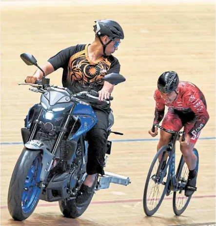  ?? ?? No letting up: azizulhasn­i awang going through his paces during training ahead of the paris Olympics at the
nd
National Velodrom in Nilai. — Bernama