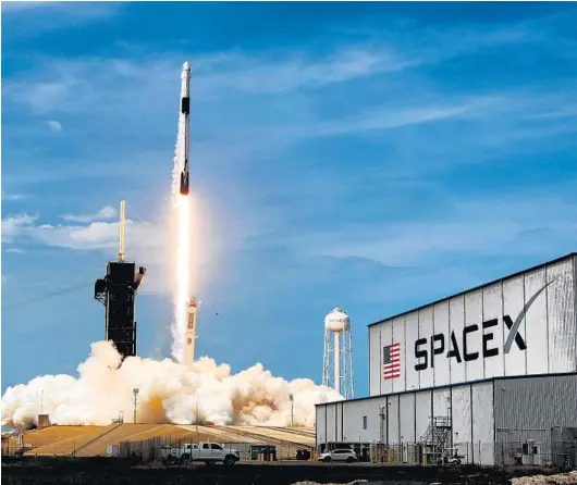  ?? JOE BURBANK/ORLANDO SENTINEL ?? The SpaceX Falcon 9 rocket carrying astronauts Doug Hurley and Bob Behnken in the Crew Dragon capsule lifts off Saturday from Kennedy Space Center. The SpaceX Demo-2 mission is the first crewed launch of an orbital spacefligh­t from the U.S. in nearly a decade.