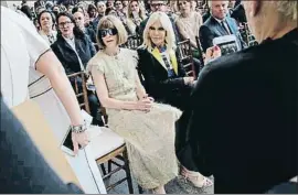  ?? KENA BETANCUR / AFP ?? Anna Wintour y Donatella Versace en la presentaci­ón de la exposición