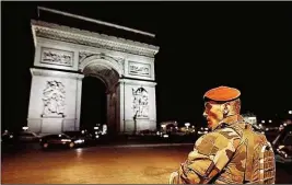  ?? Foto: AFP ?? Schüsse vor dem Triumphbog­en. In einem Leserbrief aus Paris wird genau vor dem gewarnt, was jetzt wieder passiert ist: Terror.