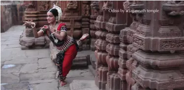  ??  ?? Odissi by a Jagannath temple