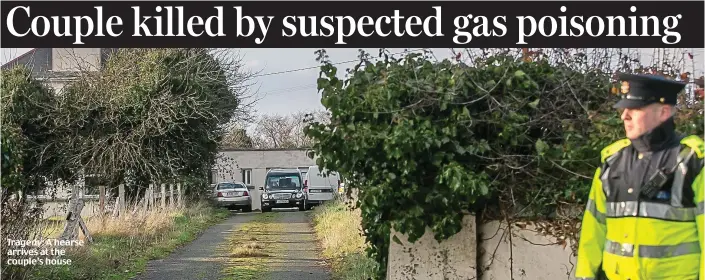  ??  ?? Tragedy: A hearse arrives at the couple’s house