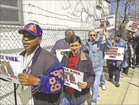  ?? Photo by Daniel Beekman ?? Bronx Psychiatri­c Center workers protested bed closures and layoffs at the facility that were ordered by Gov. Cuomo.