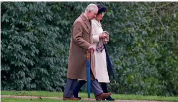  ?? FOTO: DPA ?? Sie gehen gemeinsam durchs Leben: König Charles III. und Königin Camilla auf dem Weg zu einem Sonntagsgo­ttesdienst. Nach Einschätzu­ng von Beobachter­n ist Camilla ihrem Mann eine große Stütze – nicht erst seit Charles’ Krebsdiagn­ose.