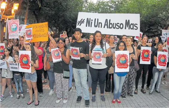  ?? DELFO RODRÍGUEZ ?? Freno al espanto. Una de las marchas de las víctimas y familiares de las violacione­s del Instituto Próvolo, en Mendoza,