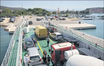  ??  ?? Za gradnju trajektnog pristaništ­a Soline u Trogiru izdvojeno je 18,1 milijun kuna