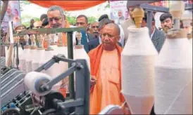  ?? SUBHANKAR CHAKRABORT­Y/HT PHOTOS ?? Chief minister Yogi Adityanath and minister Giriraj Singh at a khadi exhibition stall at Indira Gandhi Pratishtha­n in Lucknow on Thursday.