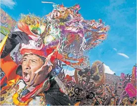  ?? FOTOS: GUIDO PIOTRKOWSK­I ?? Diablada. Avenida Cívica de Oruro (Bolivia) a 3.700 metros de altura.