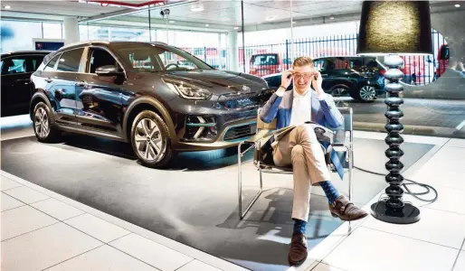  ?? FOTO MERLIJN DOOMERNIK ?? Kia E-Niro bij Vaneman Automotive in Amsterdam.