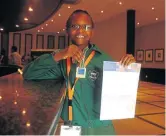  ?? / KABELO MOKOENA ?? Nozipho Zikhali won the microbiolo­gy category at the Eskom Expo for Young Scientists.