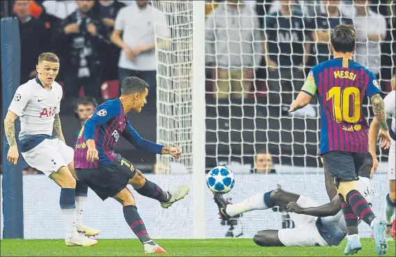  ?? FOTO: EFE ?? Coutinho marcó con este disparo que entró pegado al palo derecho de un Lloris que dejó vacía su portería intentando frenar la brillante subida de Alba por la izquierda