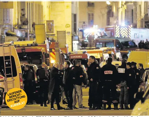  ??  ?? Paris in der Nacht des 13. November 2015: Polizei, Feuerwehr und Rettung vor der Konzerthal­le Bataclan – wenige Stunden nach dem Massaker