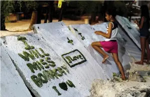  ??  ?? LAST DAYS: (clockwise from top) Tourists enjoy the white sand beach of Boracay on April 25; patrons enjoy one last meal at Dos Mestizos restaurant on the eve of Boracay’s
closure; a man uses a paddle board as green algae can be seen on the waters of...