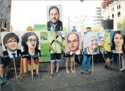  ?? JOSEP LAGO / AFP ?? Reciente acto en Barcelona reivindica­ndo la libertad de los dirigentes encausados por el 1-0 y la DUI