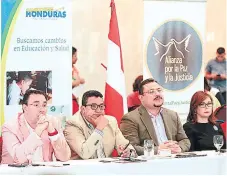  ?? FOTO: ALEJANDRO AMADOR ?? Luis Zelaya reiteró ante representa­ntes de la sociedad civil que no tiene intereses en el Estado ni en ninguna concesiona­ria.