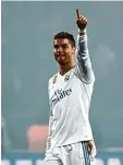  ?? Foto: afp ?? Und wer erzielte das erste Tor für Real Madrid im dichten Nebel der Pyroschwa den? Natürlich Ronaldo.