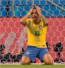  ?? AFP ?? La disperazio­ne di Neymar, 26 anni: Brasile eliminato