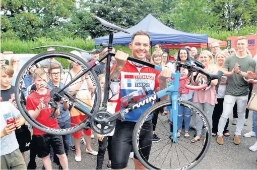  ??  ?? ●Carl Thomas after finishing his 1,500-mile ride at Vernon Park in Offerton Picture Andy