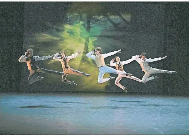  ?? FOTO: MATTHIAS STUTTE ?? Das Ballett „Beethoven!“im Theater Mönchengla­dbach.