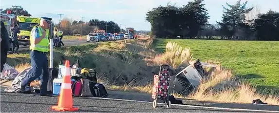  ?? Photo / Manawatu Guardian ?? The bus lies crashed in the ditch on State Highway 1 near Rongotea.