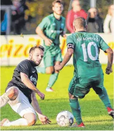  ?? FOTO: JOSEF KOPF ?? Der Kampfeswil­len war den Bad Wurzachern gegen Achberg nicht abzusprech­en, richtig torgefährl­ich waren sie aber nicht.