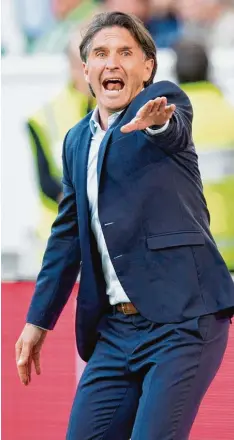  ?? Foto: Julian Strate, dpa ?? Ein Sieg aus zehn Spielen ist eine reichlich überschaub­are Bilanz für Bruno Labbadia als Trainer des VfL Wolfsburg.