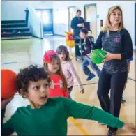  ?? WILLIAM HARVEY/THREE RIVERS EDITION ?? Madduz Lawrence, from left, Alexis Elam and Madison Olinger throw balls in the Jitterbug game that was videoed and went viral after physical education teacher Laura Keller, right, posted the video on the school’s Facebook page.