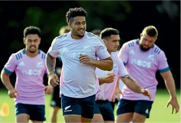  ?? GETTY IMAGES ?? Leicester Fainga’anuku, centre, is looking forward to his All Blacks debut against Ireland tomorrow.