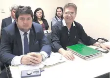  ??  ?? Froilán Peralta (der.) y su abogado Juan Rafael Ramírez (izq.).