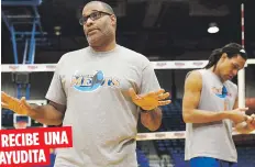  ?? Archivo ?? Javier Gaspar podrá entrenar un poco más a los Mets gracias al retraso en el inicio del torneo por el paso de Irma. RECIBE UNA AYUDITA