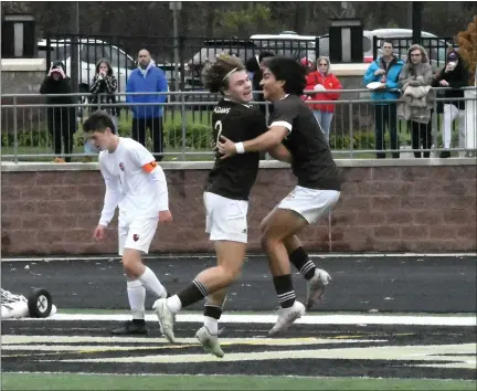  ?? MATTHEW MOWERY — MEDIANEWS GROUP ?? Rochester Adams’ Jackson Craft (center) and Bryan Moradshahi (right) celebrate Craft’s go-ahead goal in the first half of the Division 1 boys soccer championsh­ip game on Saturday. Adams beat Rockford, 2-0, to claim its first boys soccer state title since 1999.