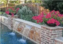  ?? ?? Shallow planters filled with bougainvil­lea bring spalshes of color to the backyard of LaTonya Wright’s Manvel home.