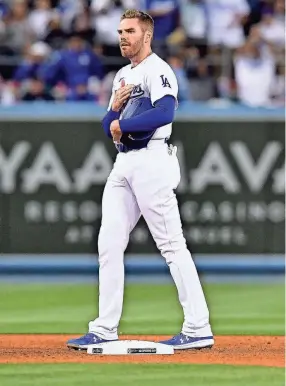  ?? GARY A. VASQUEZ/USA TODAY SPORTS ?? Los Angeles Dodgers first baseman Freddie Freeman acknowledg­es the fans during the eighth inning at Dodger Stadium.