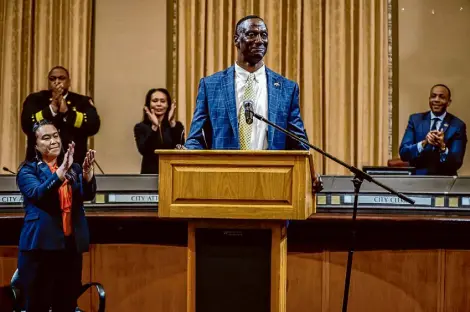  ?? Brontë Wittpenn/The Chronicle ?? Oakland Police Chief Floyd Mitchell, who has about 30 years in law enforcemen­t, said at his introducto­ry news conference on Wednesday that his approach is “high visibility, responsibl­e, proactive policing.”