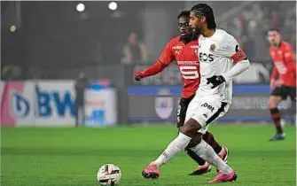  ?? ?? Routinier Dante (r.), hier gegen Rennes‘ Arnaud Kalimuendo, ist Kapitän bei Nice.