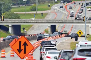  ?? STAFF PHOTO BY ROBIN RUDD ?? In this view looking west, traffic in 2020 moves along East Brainerd Road at the interchang­e with Interstate-75.