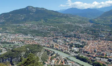  ??  ?? Panoramica Una veduta dall’alto della città con particolar­e riferiment­o all’area attorno a San Lorenzo