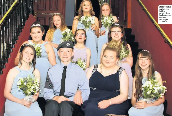  ??  ?? Memorable dayQueen Kaitlyn Crawford and her Landemer Court at Rutherglen Town Hall